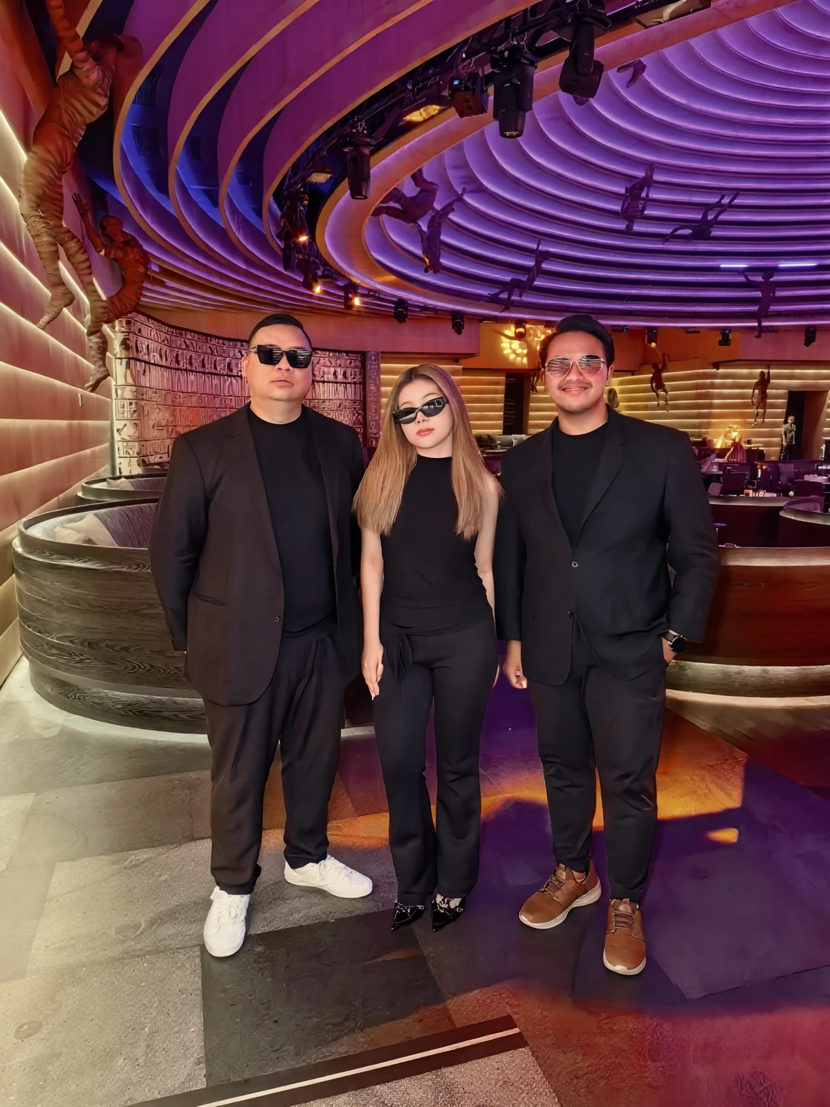 Tiga personel Radiobox berfoto bersama